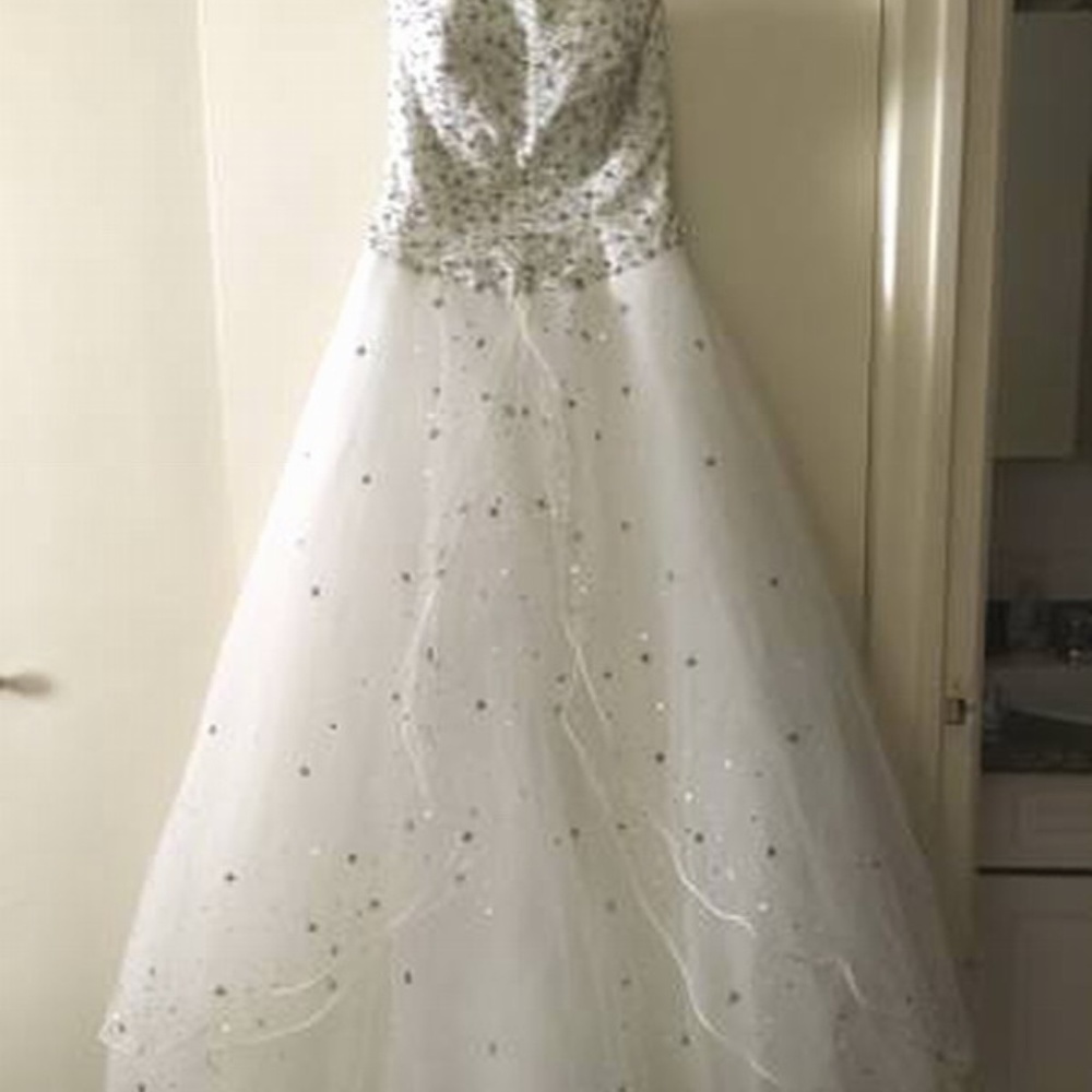 PRINCESS STYLE STRAPLESS WEDDING DRESS - Excellent - Picture 4 of 5